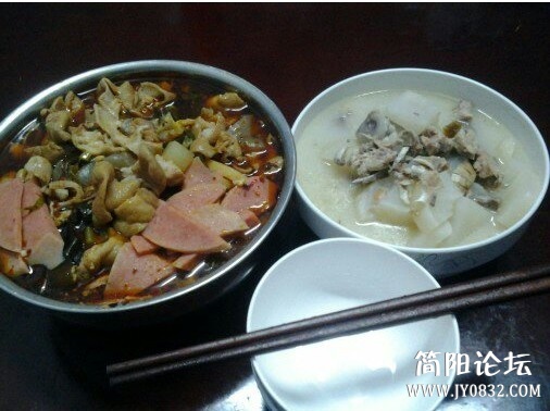 白萝卜炖排骨VS冒肥肠.jpg