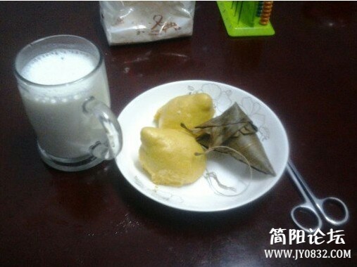 某日早餐4.亮点是手术剪.jpg