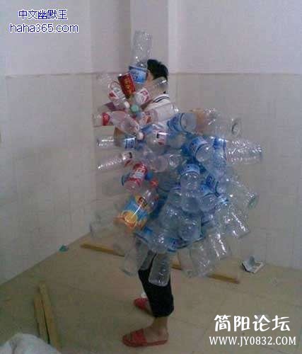 其实捡瓶子也是需要功夫的.jpg