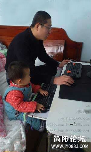 儿子一直以为他是个网游高手.jpg