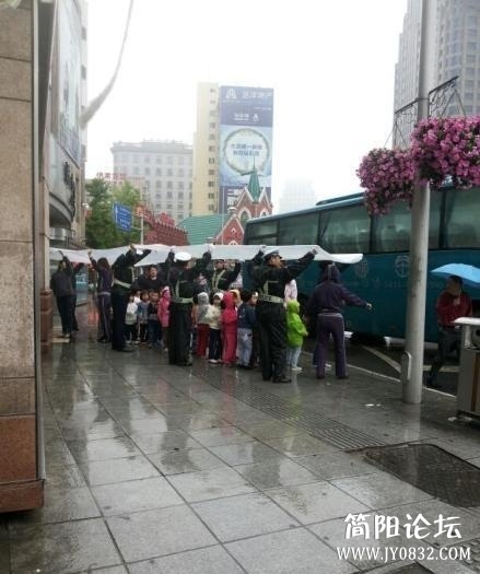 我们需要这样的正能量，而不是让小孩子在六一给大人们表演。.jpg