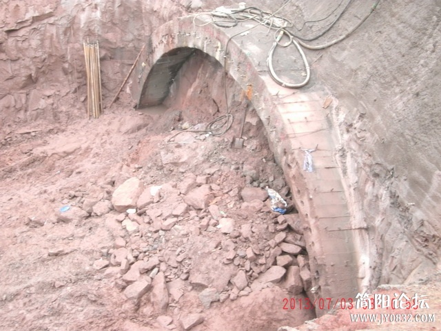 简阳三岔公路与之交汇处