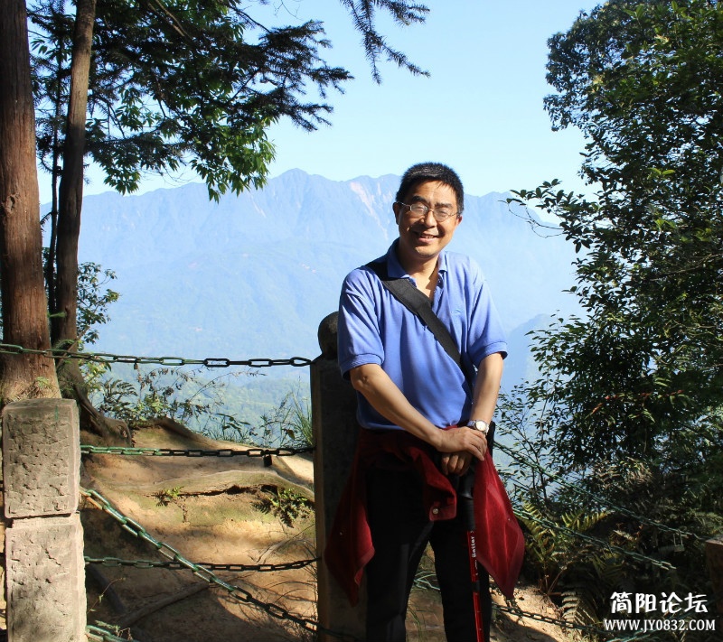 登山是我的乐趣，感受人生境界。青城山。