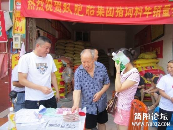 给死者家属支付理赔金
