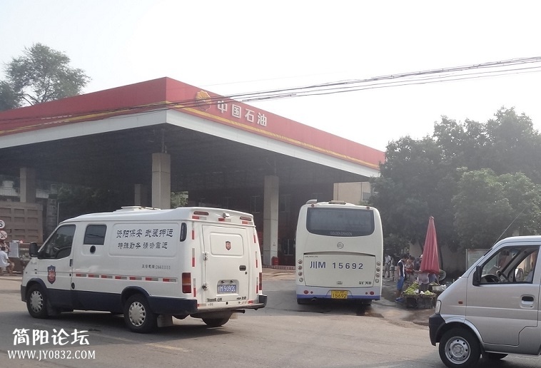 车水马龙1.jpg