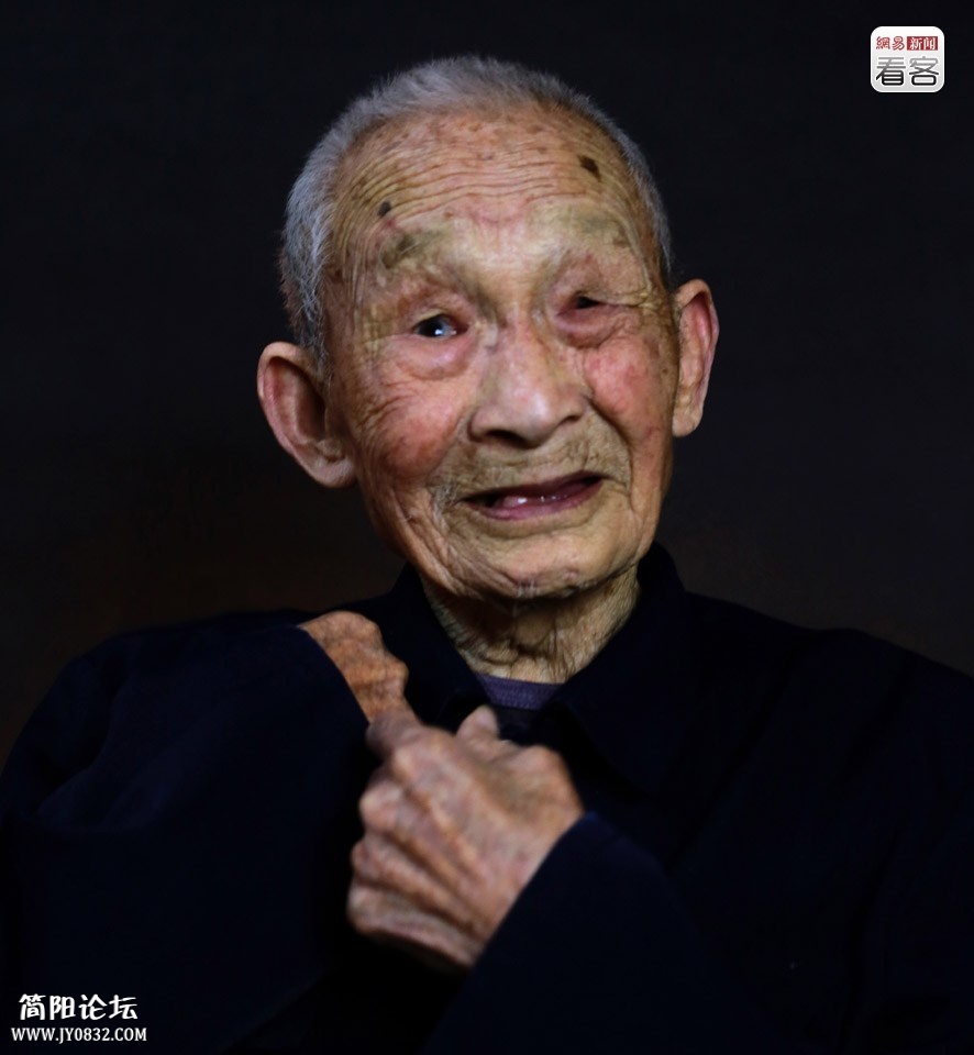 奉天坤，100岁。国民革命军第2军第9师机枪手，曾参加过昆仑关战役，见证了中将师长郑作.jpg