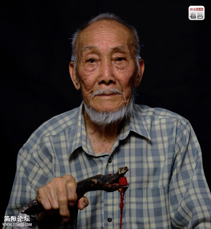 韦万泽，100岁，广西藤县人，黄埔军校湖南武冈2分校17期学员。抗战期间曾任高射炮班班.jpg