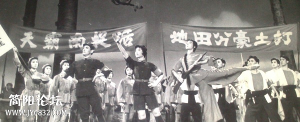 80年前我们的口号是“打土豪分田地”，今天我们的口号是“土豪我们可以做朋友么”.jpg