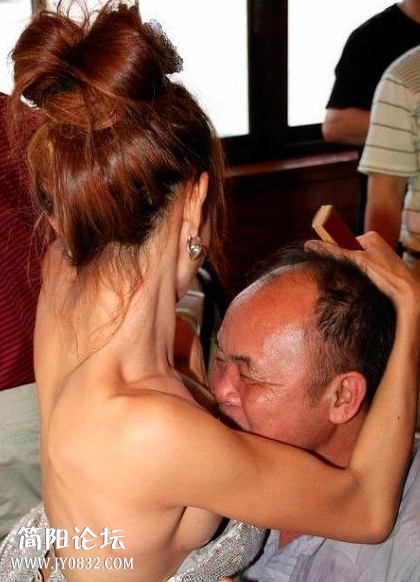 姑娘，你没看到大爷不愿意嘛.jpg