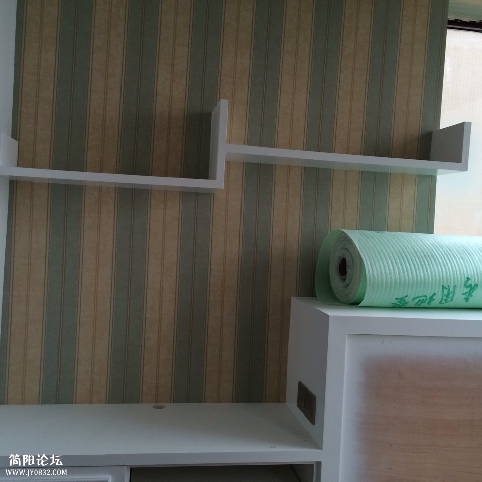 小卧室的墙纸真的是越看越喜欢了，