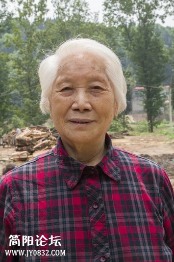1、道德模范候选人——严正碧-9-wl.jpg