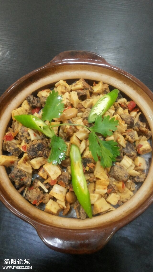 红烧牛肉砂锅饭