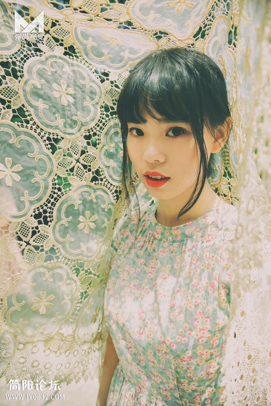 LEO_9591   10寸哑光拉米摆台2.jpg