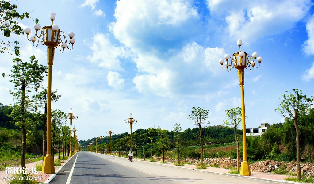 38嶅山景区新大道.jpg