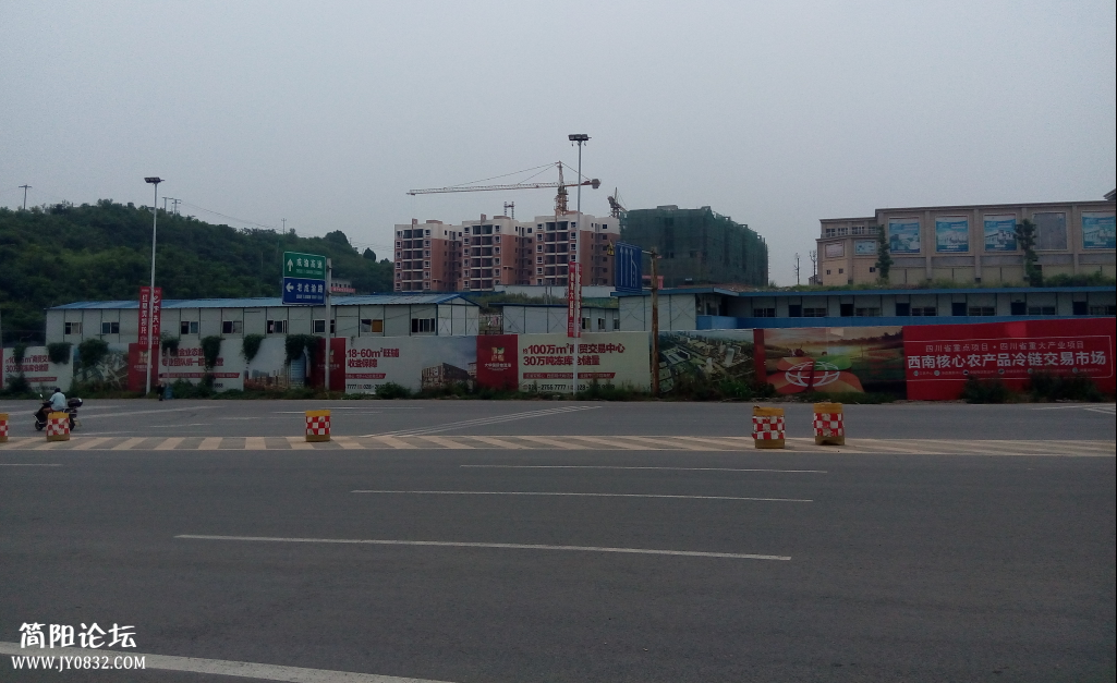 大华物流港旁边的回龙寺安置房.jpg