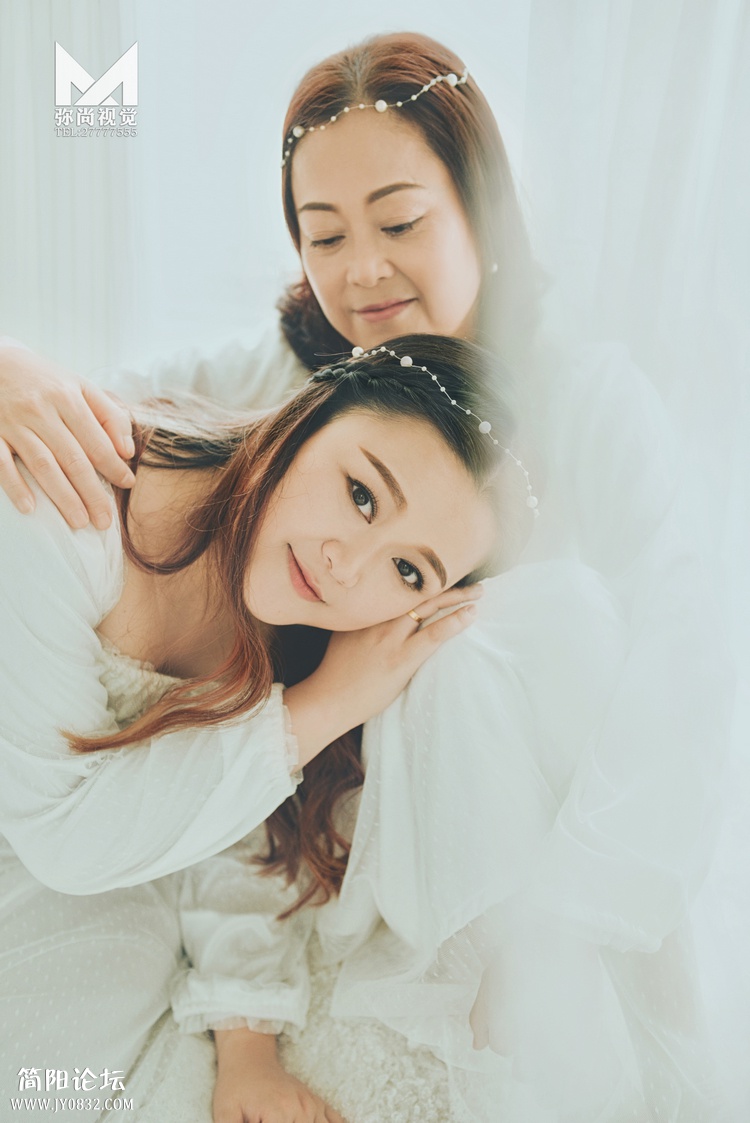 DSC_0034  7寸亚光拉米摆台x2.jpg