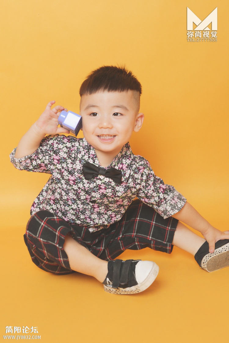 LEO_3225  8寸亮面拉米摆台.jpg