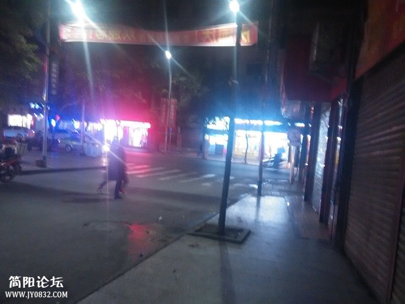 美食一条街口 夜晚