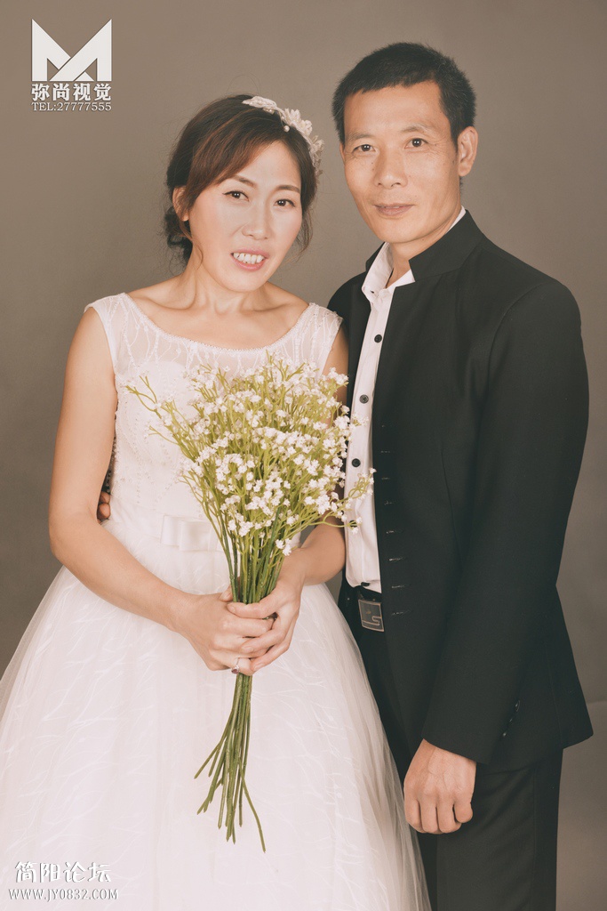LEO_4269  20寸哑光拉米摆台.jpg