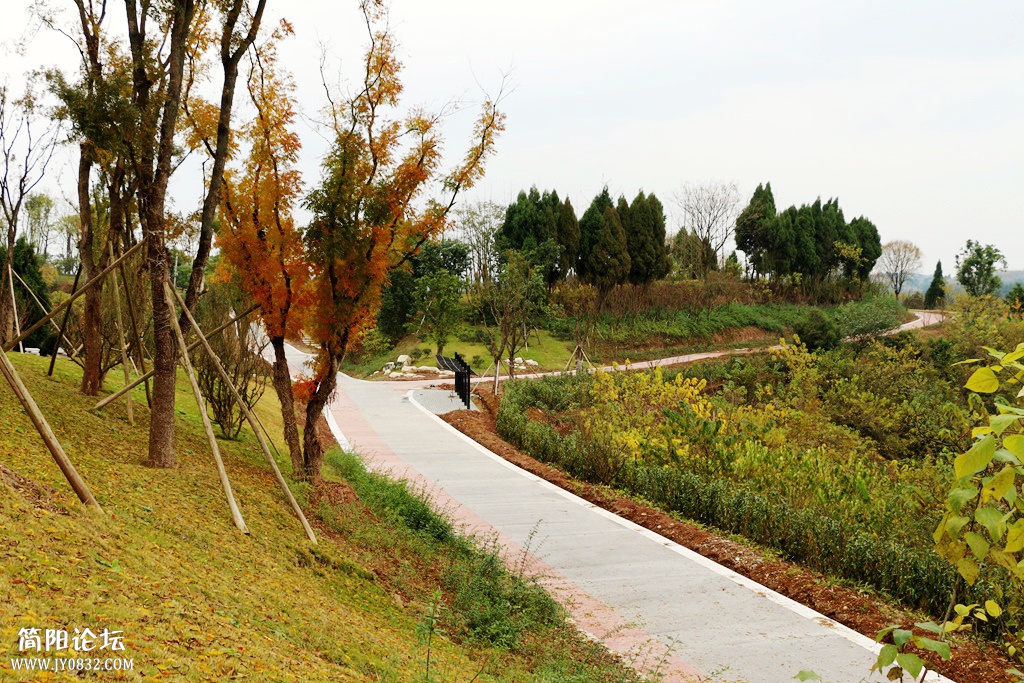 建設中的簡陽鰲山公園