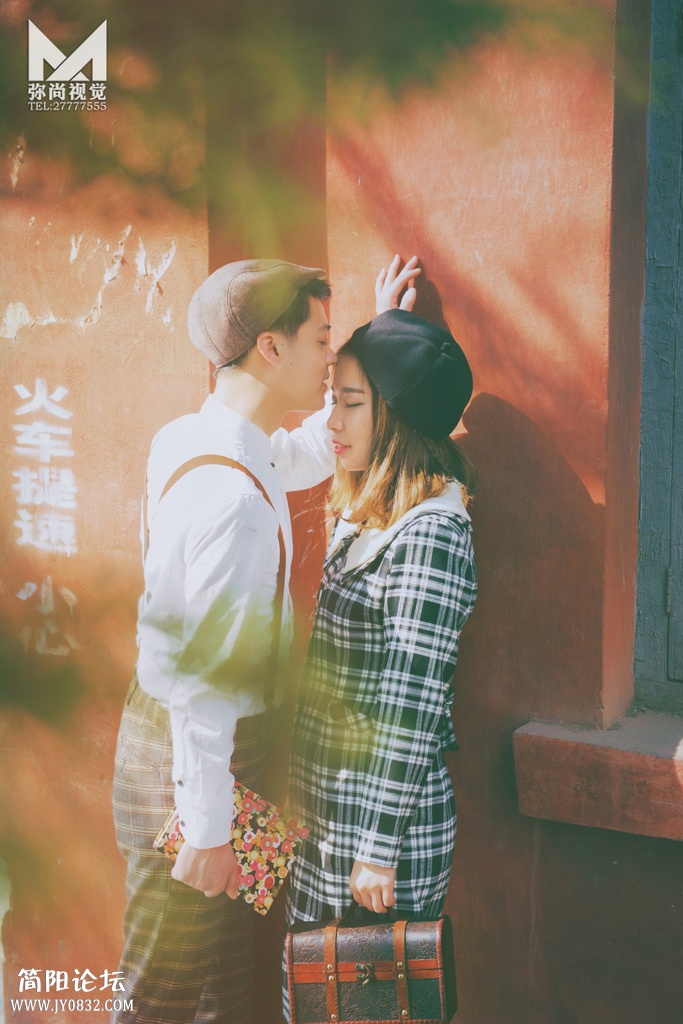 LEO_3158  10寸拉米摆台.jpg
