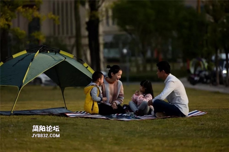 佳作奖《温馨一家人》.jpg