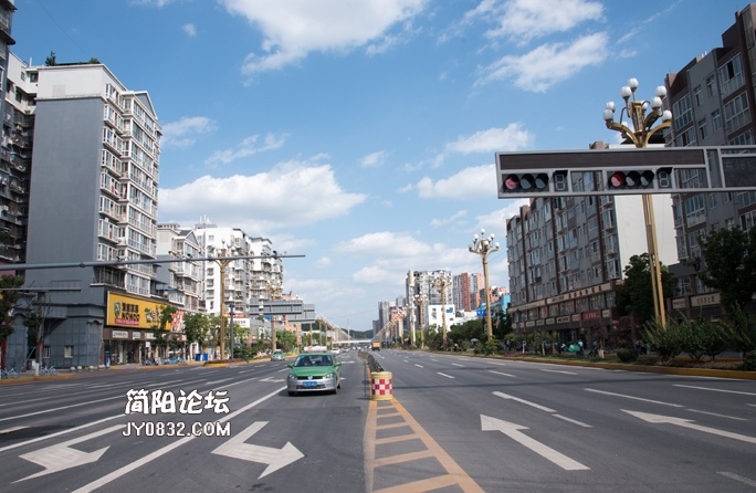 交警创卫 (18)宽敞道路.jpg