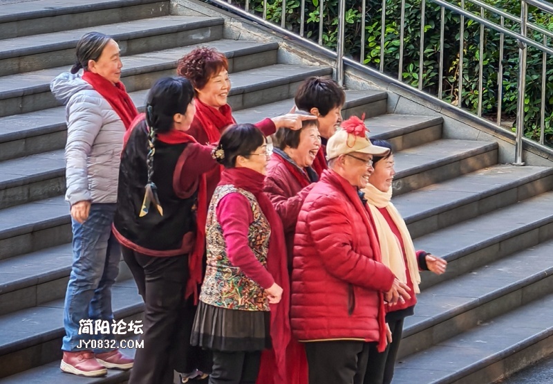 晚晴--“天意怜幽草，人间重晚晴”表达对晚年生活的珍视和重视，象征老年人安享晚年、.jpg