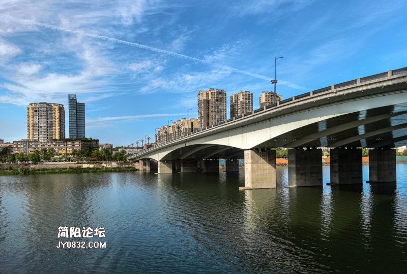 沱江两岸2.jpg