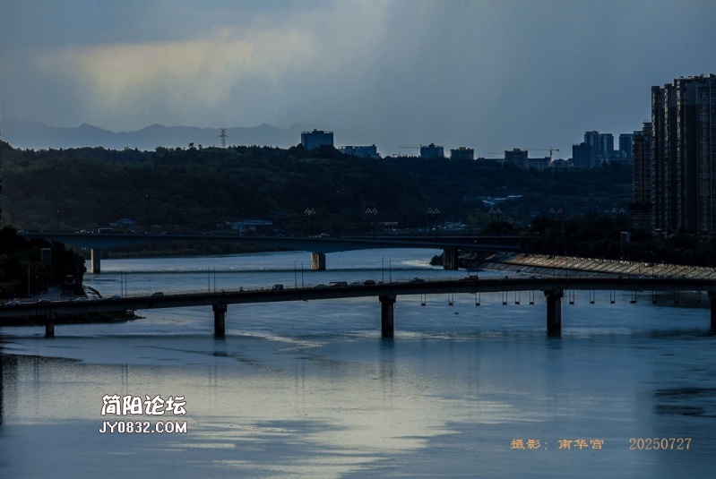 江桥与远山.jpg