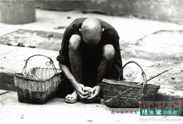 abbr_的，能买就多买一些，别还价，东西都不贵。家境哪怕好一点，谁会大冷天夜里摆地摊.jpg