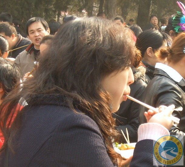 庙会众吃相1.jpg