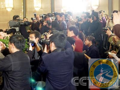 两会记者百态5.jpg