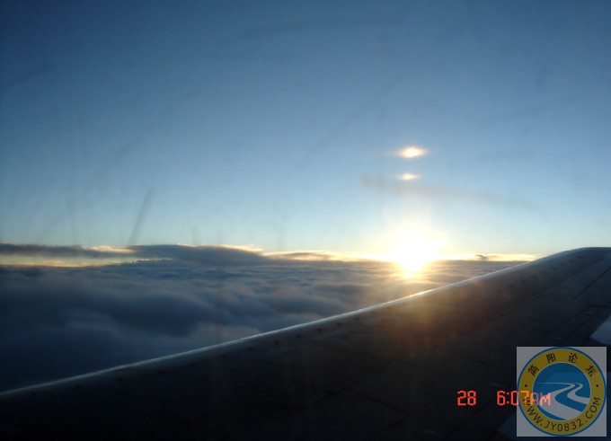 我最喜欢的一张，飞机上看日出