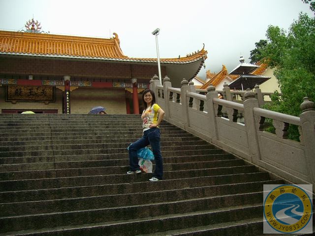 拾階而上，停留中看她喘氣都那樣幸福...