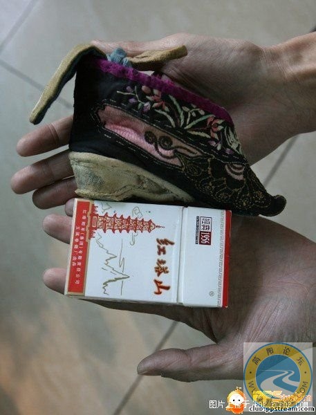 最真实的三寸金莲！震撼4.jpg