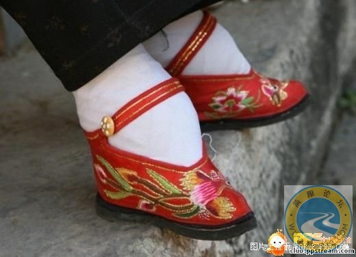 最真实的三寸金莲！震撼2.jpg