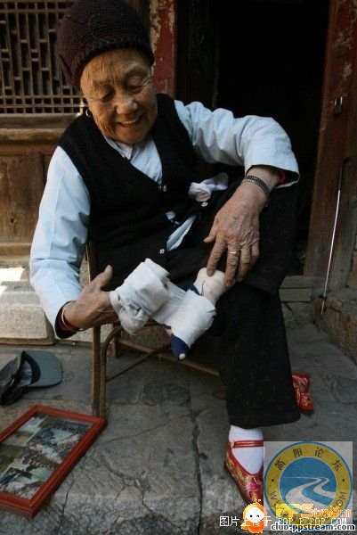 最真实的三寸金莲！震撼1.jpg