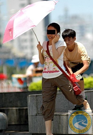 天下最可笑小偷偷窃全过程3.jpg