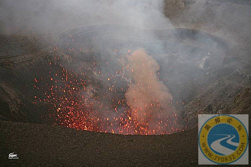 喷发中的活火山４.jpg