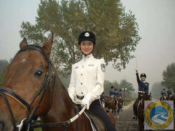 中国大连女骑警２.jpg