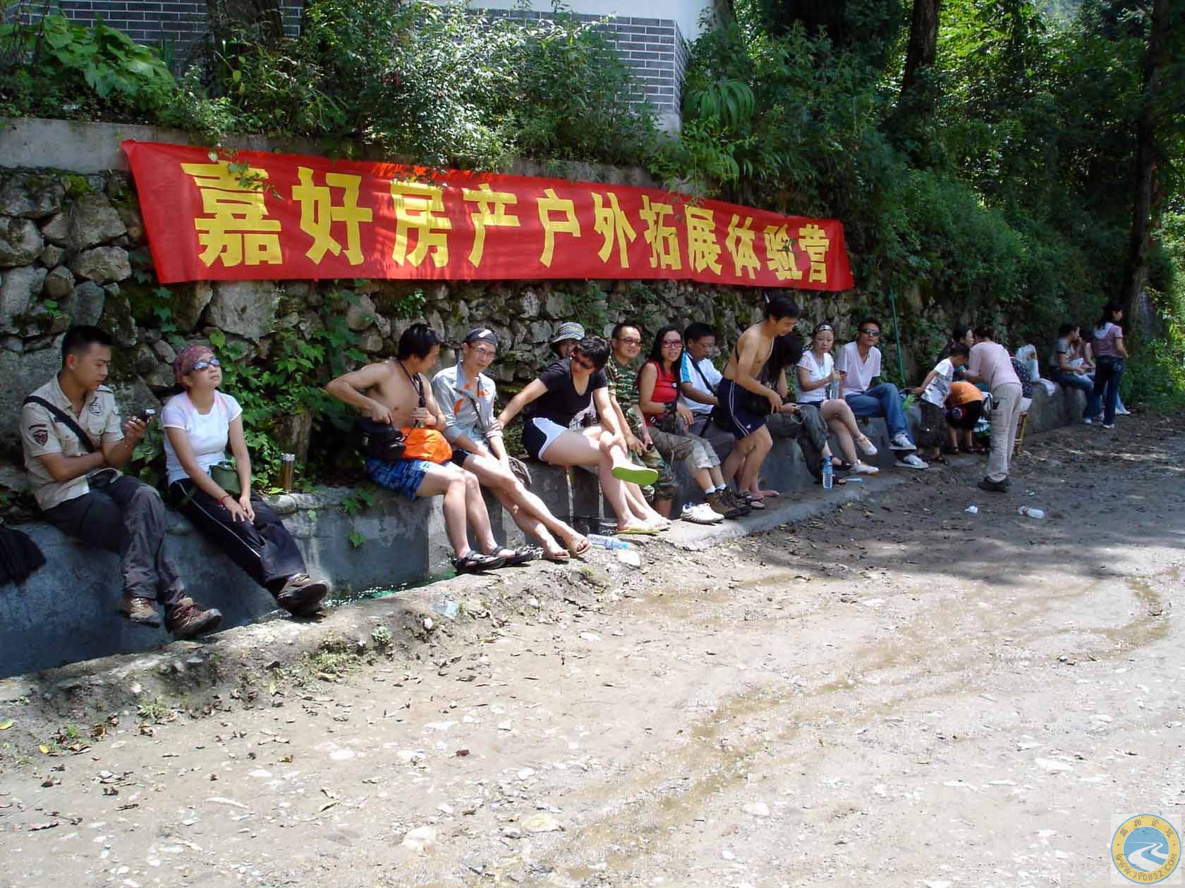 坐一排等饭吃~