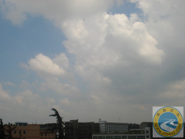 我们的天空不是蓝天白云1.jpg