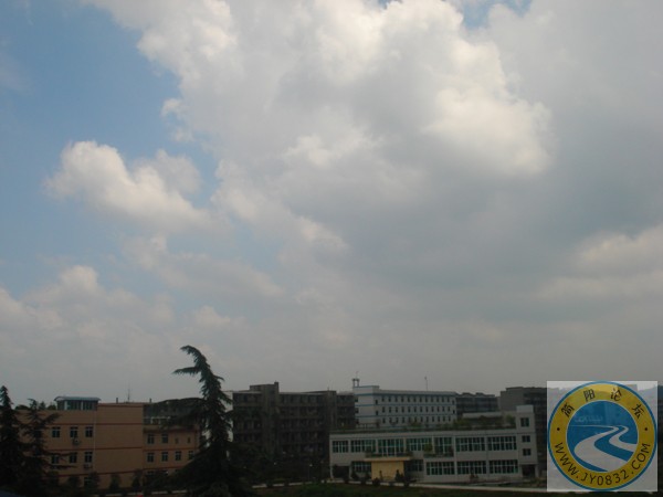 我们的天空不是蓝天白云2.jpg