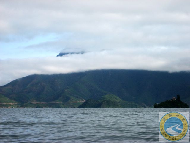 湖光山色天空一体