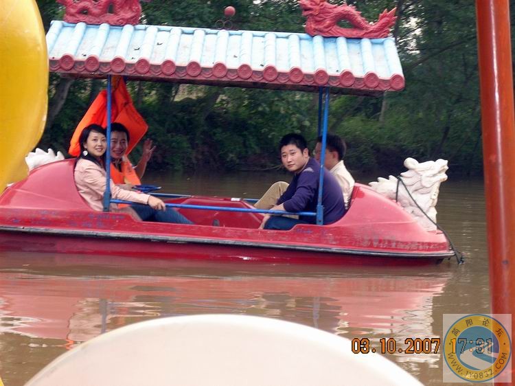 很配合照相哈.jpg