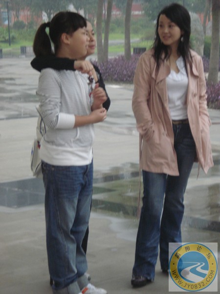 DSC00010扣子的女儿、扣子、抓破美人脸.jpg