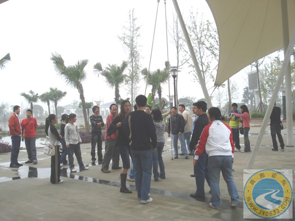 DSC00063大家继续在等待中.jpg