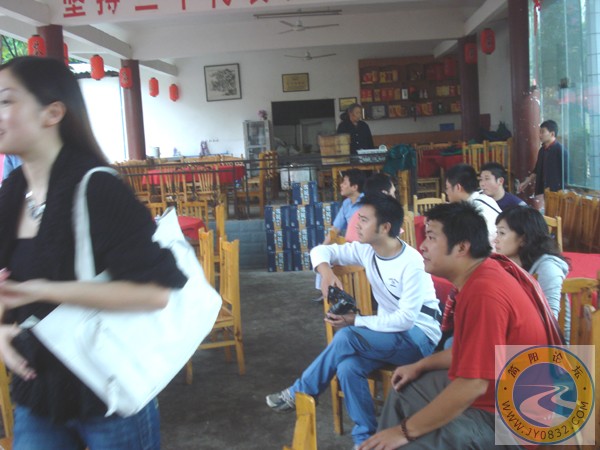 DSC00090走累了，大家休息一下.jpg