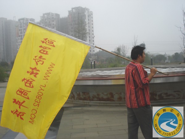 DSC00071伟哥很标准的巡山扛旗姿势.jpg